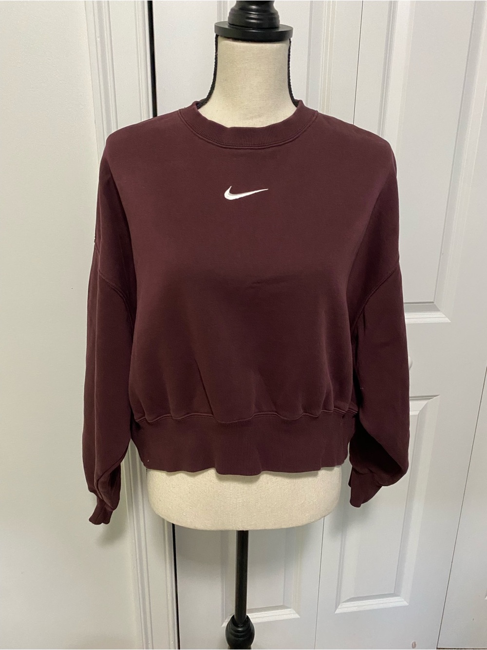 Nike Women's Dark Maroon Cropped Crew Sweatshirt - Picture 2 of 8